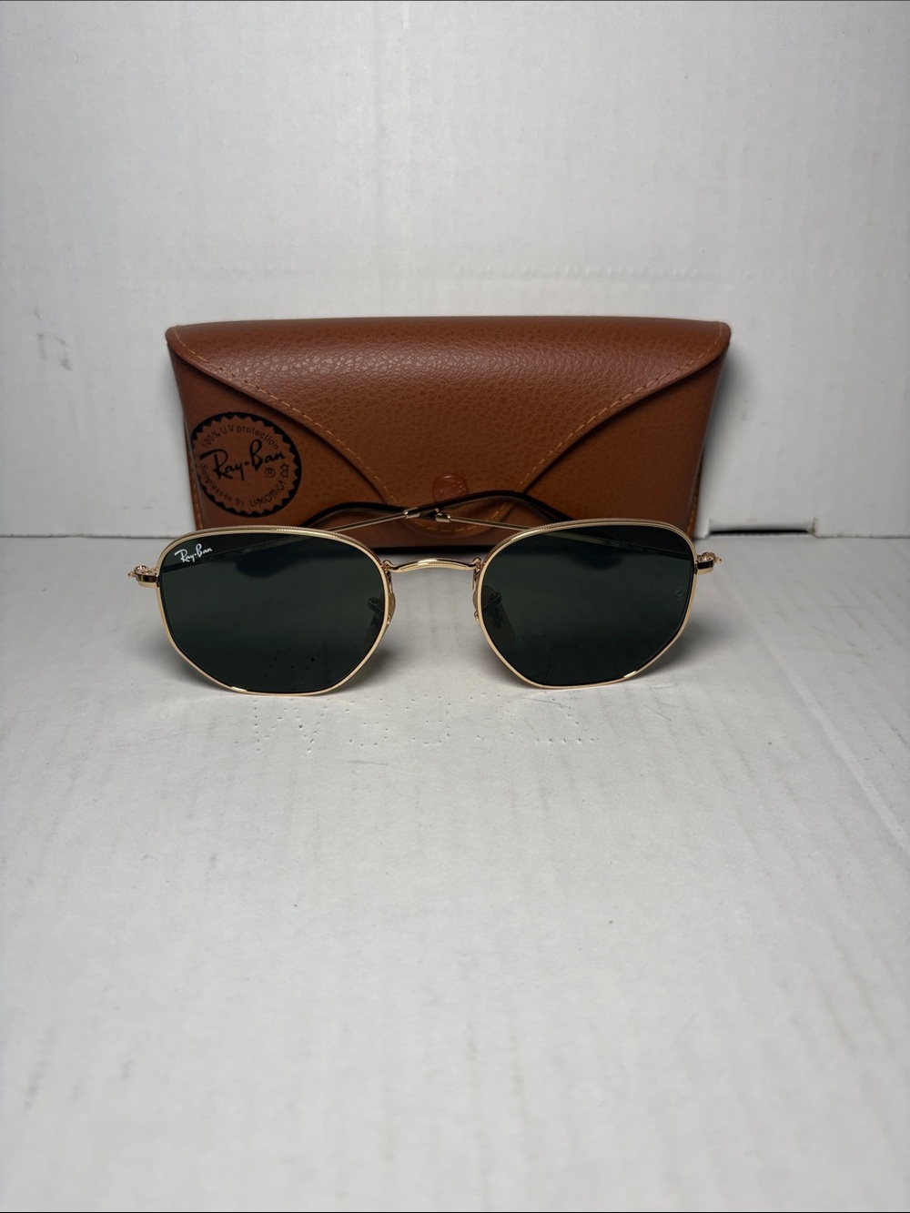 Ray-Ban Men's Gold Frame Sunglasses with Dark Green Lenses and Brown Case